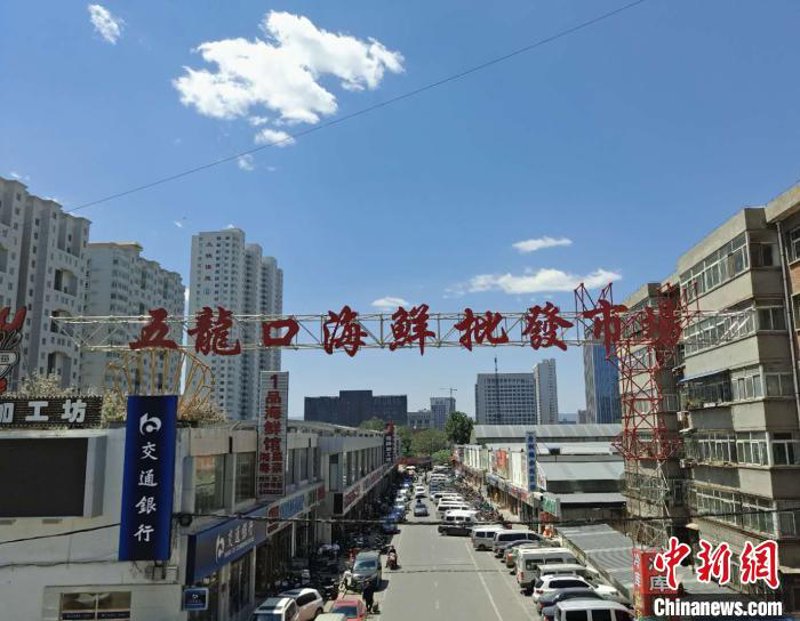 如何选择更合适的建材供应商？——以山西凝辉塑料建材有限公司与山西凝晶琉商贸有限公司为例